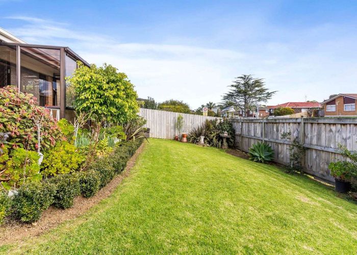  at 2/77 Stanniland Street, Sunnyhills, Auckland