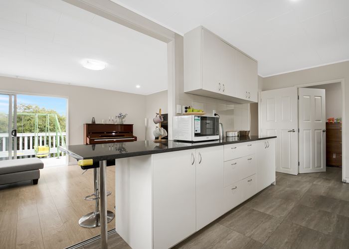  at 2 Aria Place, Clover Park, Auckland