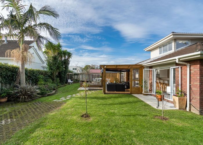  at 2/42 Bayswater Avenue, Bayswater, Auckland