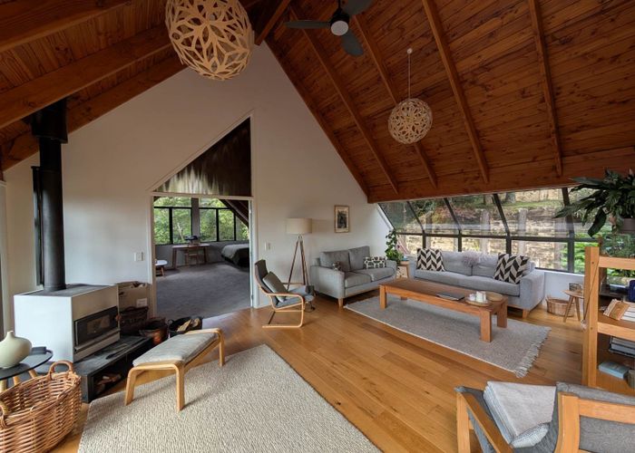  at 22 Tui Crescent, Waiatarua, Waitakere City, Auckland