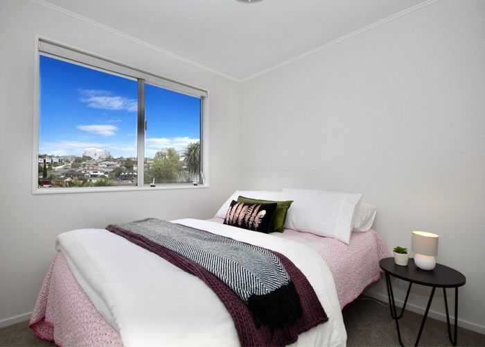  at 1/17 Athena Drive, Totara Vale, North Shore City, Auckland