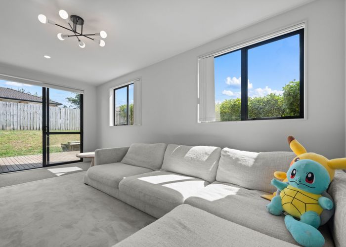  at 33 Cityview Place, Massey, Auckland