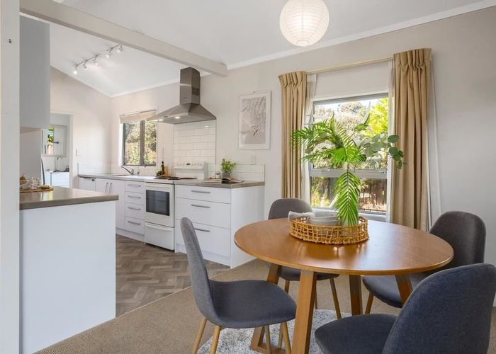  at 5 Goldie Place, Waikanae Beach, Waikanae