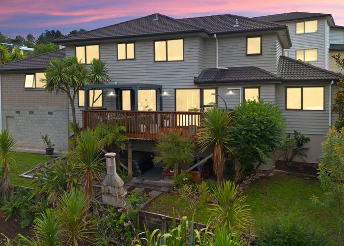 at 13 Stubbs Place, Fairview Heights, North Shore City, Auckland