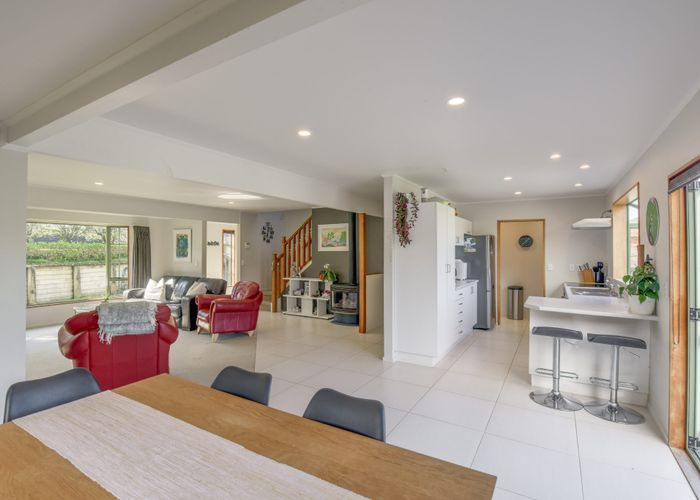  at 16 Donald Street, Stanmore Bay, Whangaparaoa