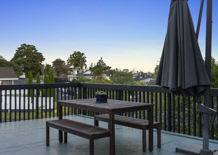  at 2/4 Kupari Place, Totara Vale, North Shore City, Auckland