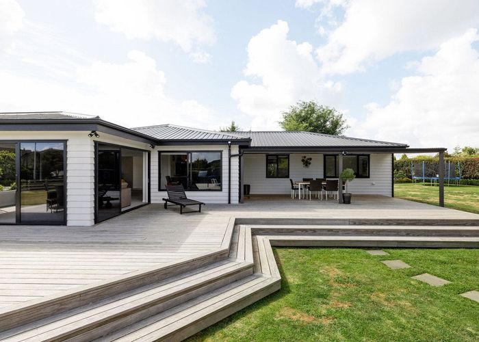  at 9 Shadbolt Drive, Leamington, Cambridge