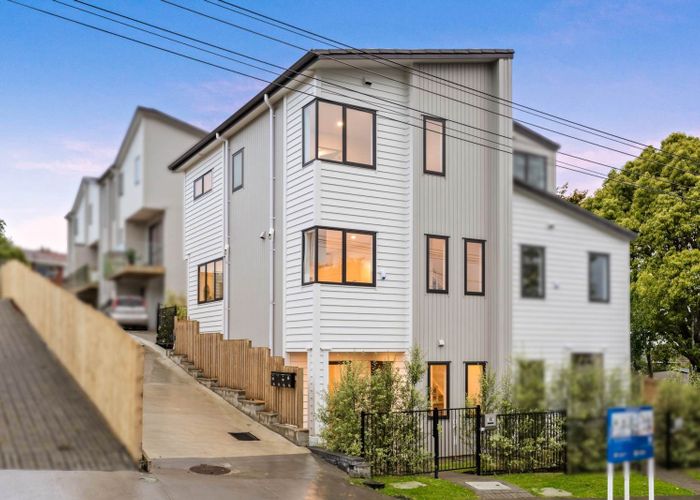  at 16E  Sheridan Drive, New Lynn, Waitakere City, Auckland