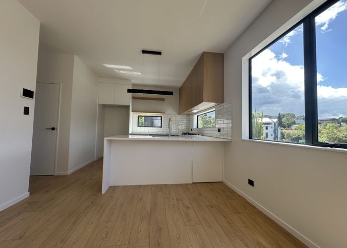  at 2A Dianthus Place, Browns Bay, North Shore City, Auckland