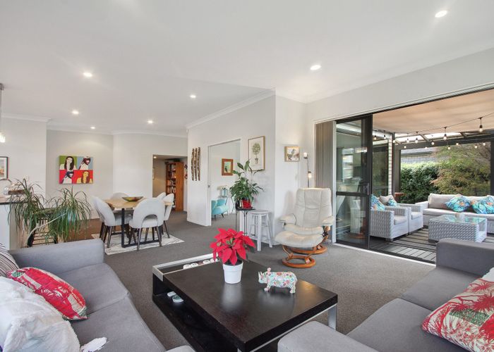  at 22 Midhurst Avenue, Henderson, Auckland