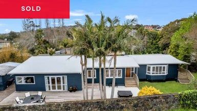  at 1 Melia Place, Stanmore Bay, Whangaparaoa