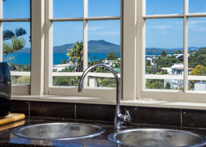  at 7 Aberdeen Road, Castor Bay, North Shore City, Auckland