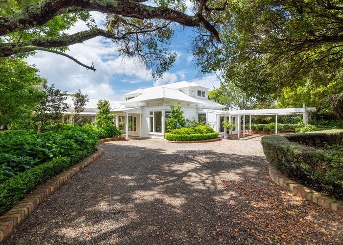  at 49B Roland Road, Greenhithe, Auckland