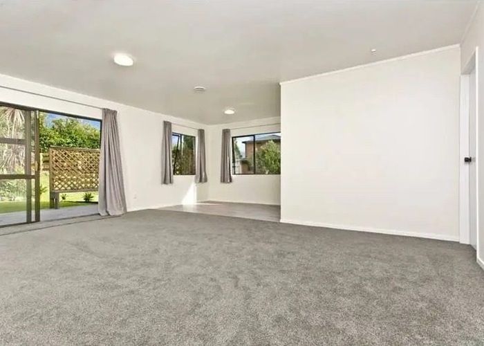  at 2/2 Woodall Place, Totara Vale, North Shore City, Auckland