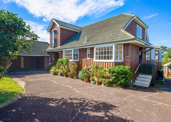  at 21 Prospect Terrace, Milford, Auckland