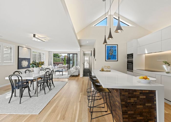  at 15 St Andrews Square, Strowan, Christchurch City, Canterbury