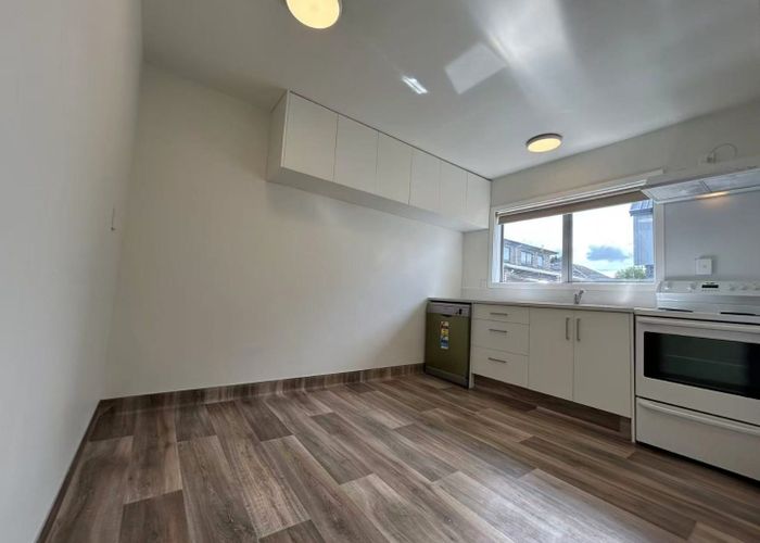  at 2/12A Lunn Avenue, Mount Wellington, Auckland City, Auckland