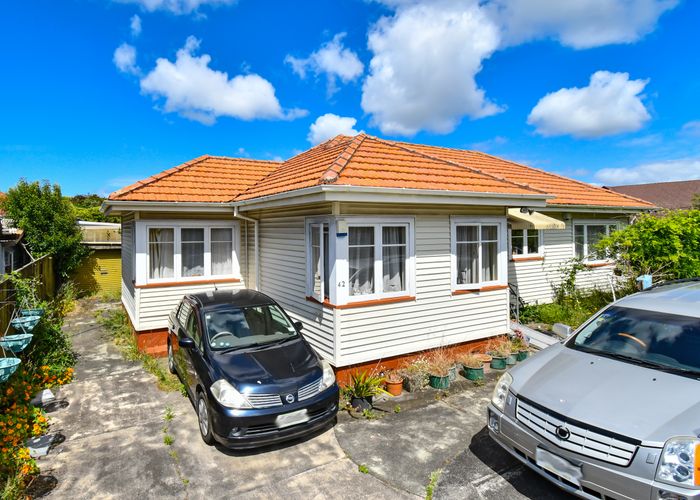  at 42 Yates Road, Mangere East, Auckland