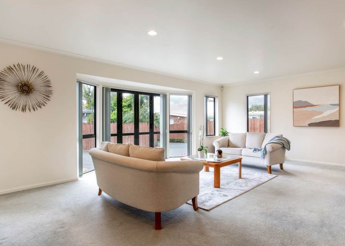  at 2/6 Wairere Road, Torbay, North Shore City, Auckland
