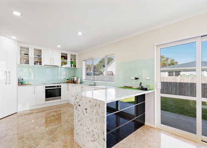  at 9 Esperanto Road, Papatoetoe, Auckland