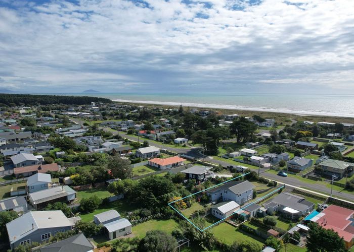  at 74 Park Avenue, Waitarere Beach, Levin