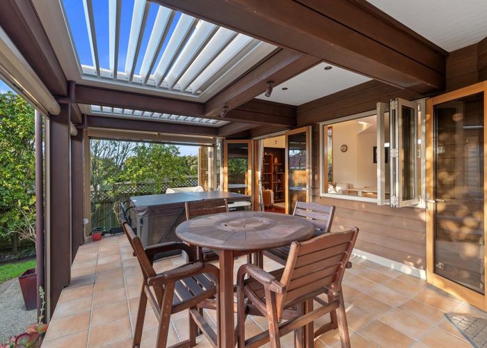  at 2/114 Aberdeen Road, Campbells Bay, Auckland