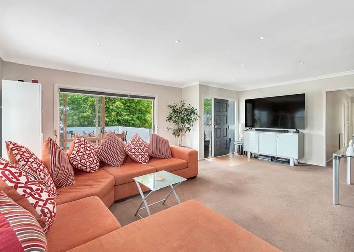  at 2 Hollyhock Place, Browns Bay, North Shore City, Auckland