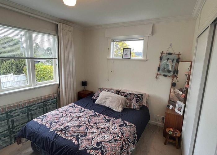  at 5 Cliff View Drive, Green Bay, Waitakere City, Auckland