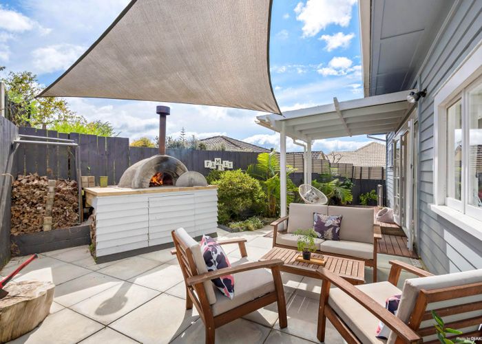  at 19 Hill Road, Papatoetoe, Auckland