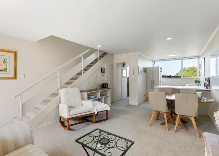  at 2/72 Sylvan Avenue, Northcote, North Shore City, Auckland