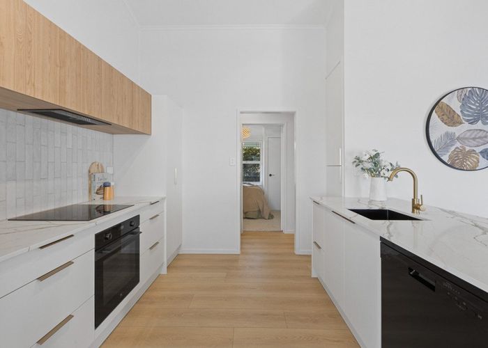 at 3/50 Old Lake Road, Narrow Neck, Auckland