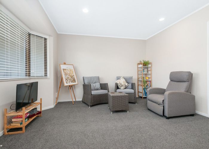  at 2/166 WAIHI ROAD, Judea, Tauranga