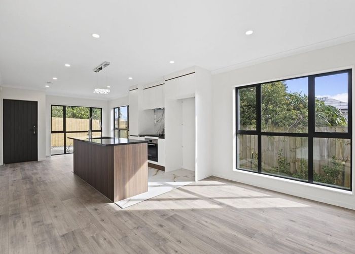  at 2/543 Massey Road, Mangere, Manukau City, Auckland