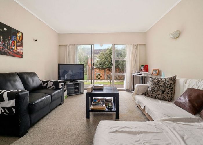  at 1/16 Oaklands Road, Mount Eden, Auckland