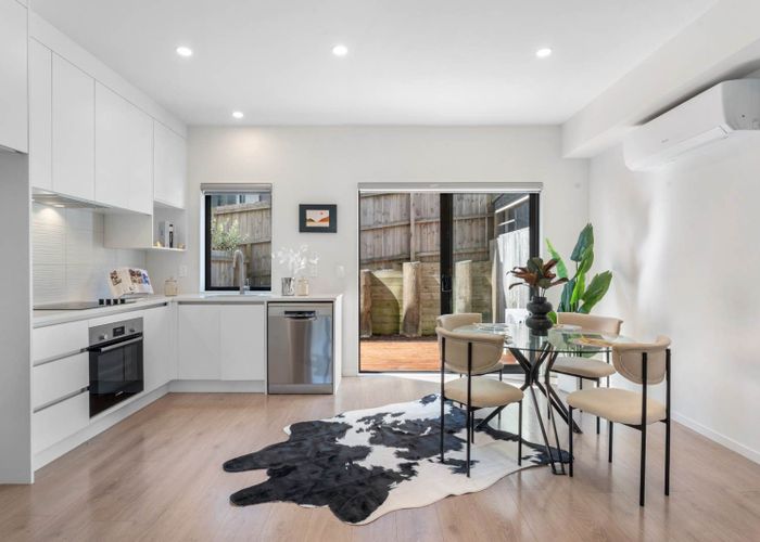  at 4D Flaunty Place, West Harbour, Waitakere City, Auckland