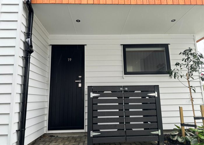  at 19 Windy Ridge Road, Glenfield, North Shore City, Auckland