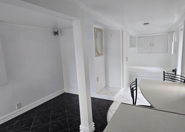  at 15 Nairn Street (lower flat), Mount Cook, Wellington, Wellington