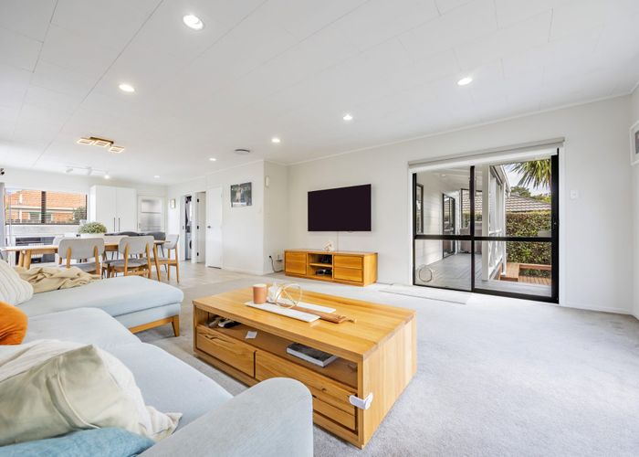  at 2/25 Commissariat Road, Mount Wellington, Auckland City, Auckland
