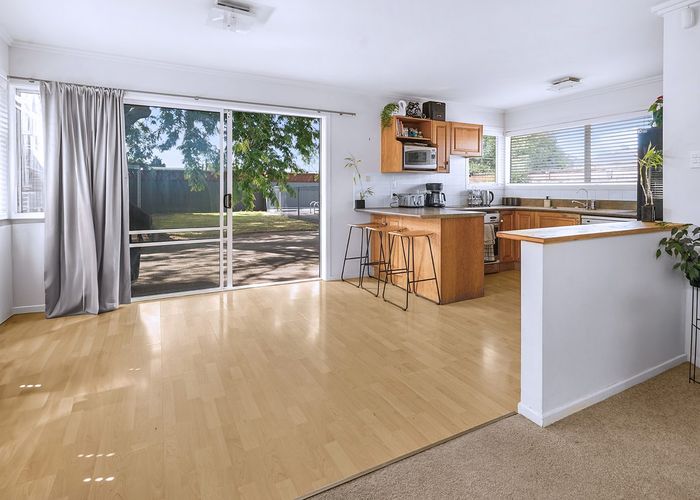  at 27 Glen Lynne Avenue, Queenwood, Hamilton