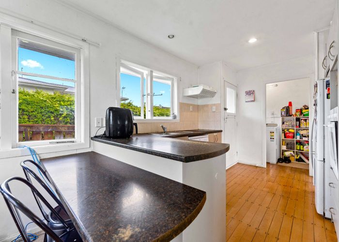  at 48 Amberley Avenue, Te Atatu South, Waitakere City, Auckland