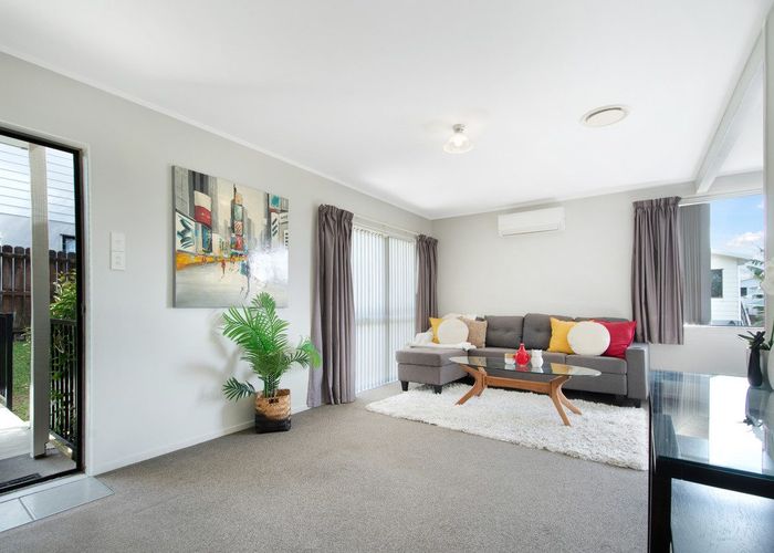  at 2/30 Chislehurst Street, Henderson, Waitakere City, Auckland