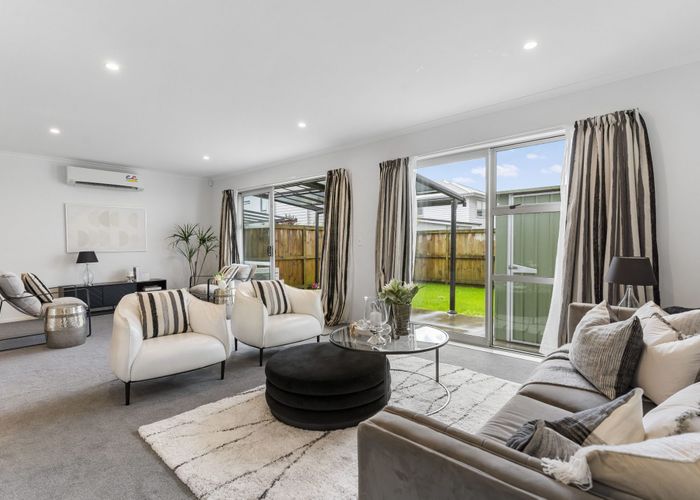  at 48 William Wallbank Crescent, Swanson, Waitakere City, Auckland