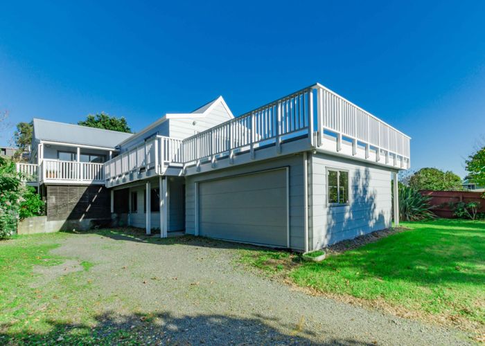  at 11 Hicks Crescent, Waikanae Beach, Kapiti Coast, Wellington