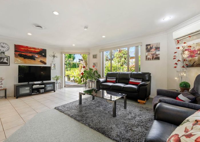  at 6 Castlehill Court, Wattle Downs, Manukau City, Auckland