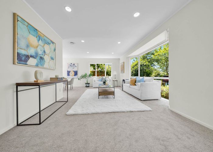  at 8 Lushington Place, Huntington Park, Manukau City, Auckland