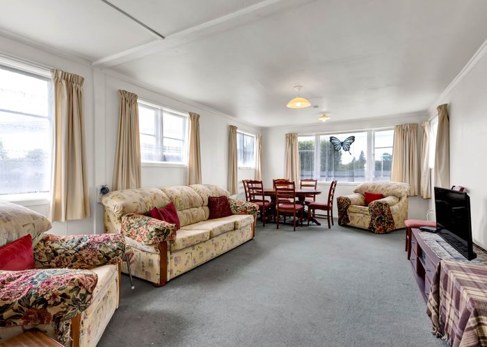  at 2 Denmark Terrace, Midhirst, Stratford