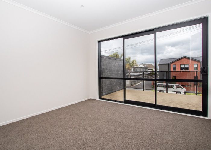  at 2/10 Charlemont Street, Whitiora, Hamilton