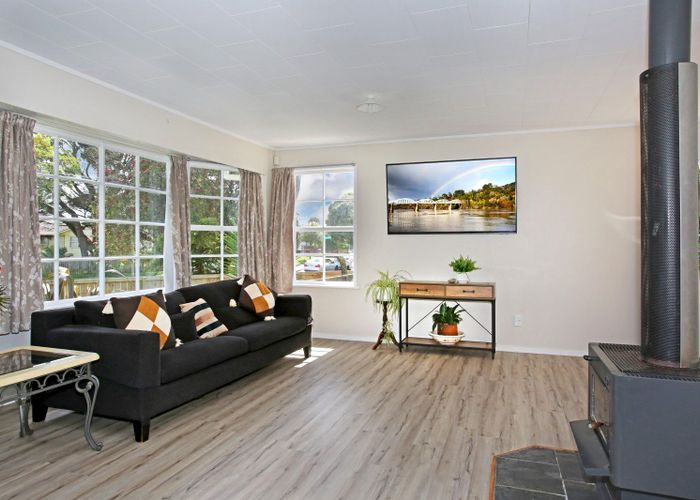  at 18 Burbank Avenue, Manurewa, Manukau City, Auckland