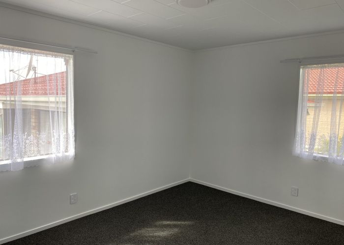  at 2/27 Butterworth Drive, Glendene, Waitakere City, Auckland