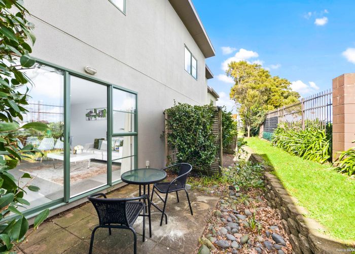  at 32/42 Holly Street, Avondale, Auckland